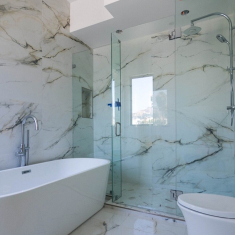 Sleek custom glass shower doors from All Team Glass & Mirror Ltd. in Woodbridge, Ontario.