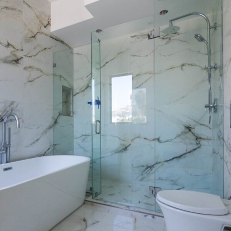 Classy and durable custom glass shower doors from All Team Glass & Mirror Ltd. in Woodbridge, Ontario