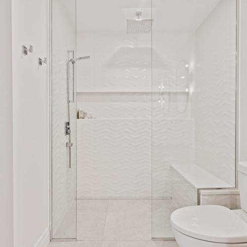Shower doors for bathrooms in Toronto and GTA